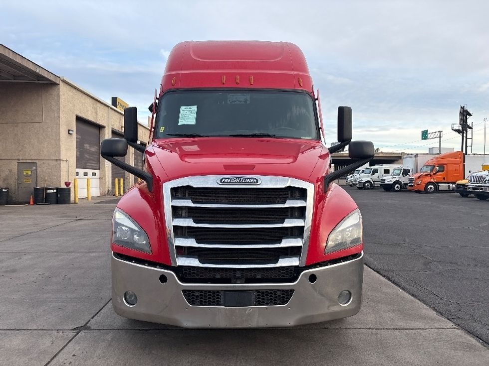 Sleeper Tractor-Heavy Duty Tractors-Freightliner-2021-T12664ST-Phoenix-AZ-652,599\n\t\tmiles-$ 51,500 - Image 2