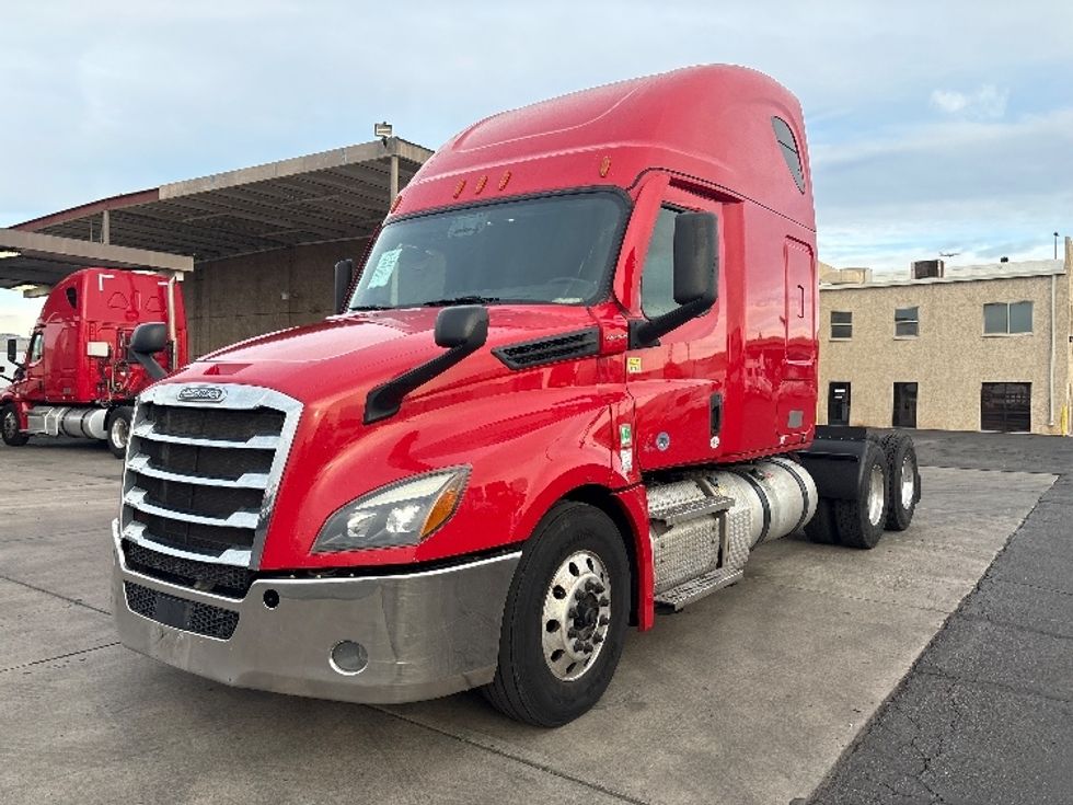 Sleeper Tractor-Heavy Duty Tractors-Freightliner-2021-T12664ST-Phoenix-AZ-652,599\n\t\tmiles-$ 51,500 - Image 3