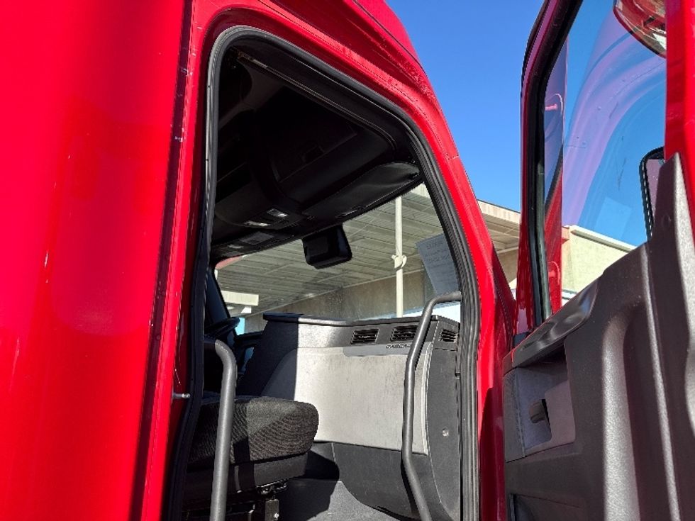 Sleeper Tractor-Heavy Duty Tractors-Freightliner-2021-T12664ST-Phoenix-AZ-663,873\n\t\tmiles-$ 50,250 - Image 13