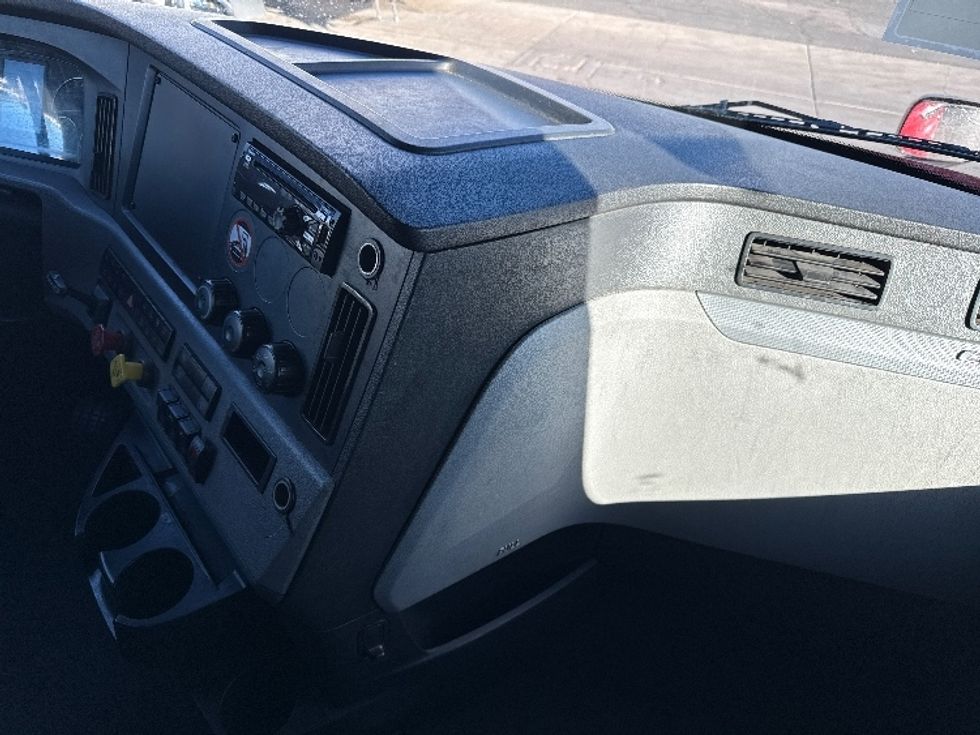 Sleeper Tractor-Heavy Duty Tractors-Freightliner-2021-T12664ST-Phoenix-AZ-663,873\n\t\tmiles-$ 50,250 - Image 15
