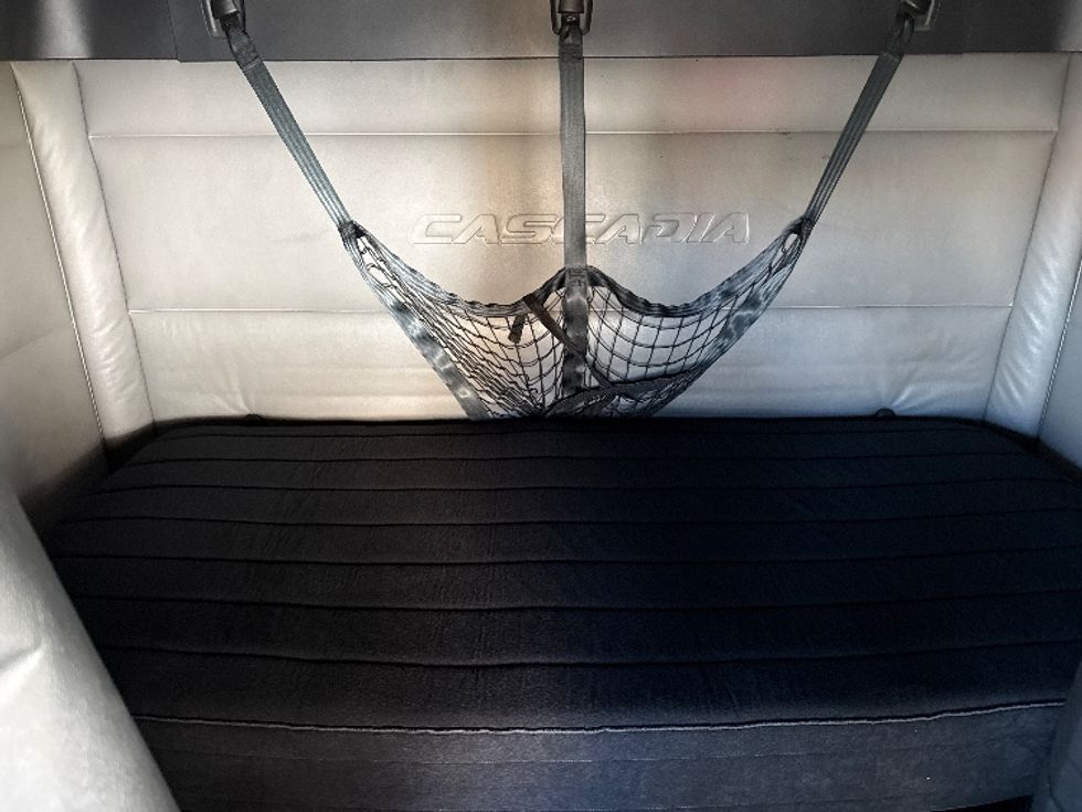 Sleeper Tractor-Heavy Duty Tractors-Freightliner-2021-T12664ST-Phoenix-AZ-663,873\n\t\tmiles-$ 50,250 - Image 16