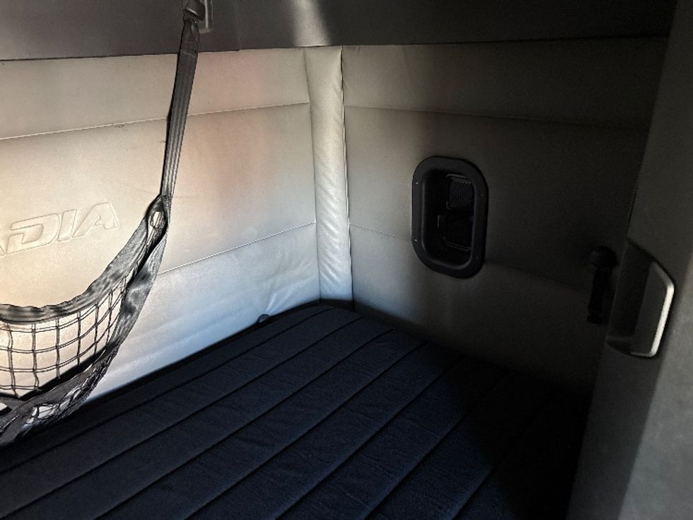 Sleeper Tractor-Heavy Duty Tractors-Freightliner-2021-T12664ST-Phoenix-AZ-663,873\n\t\tmiles-$ 50,250 - Image 17