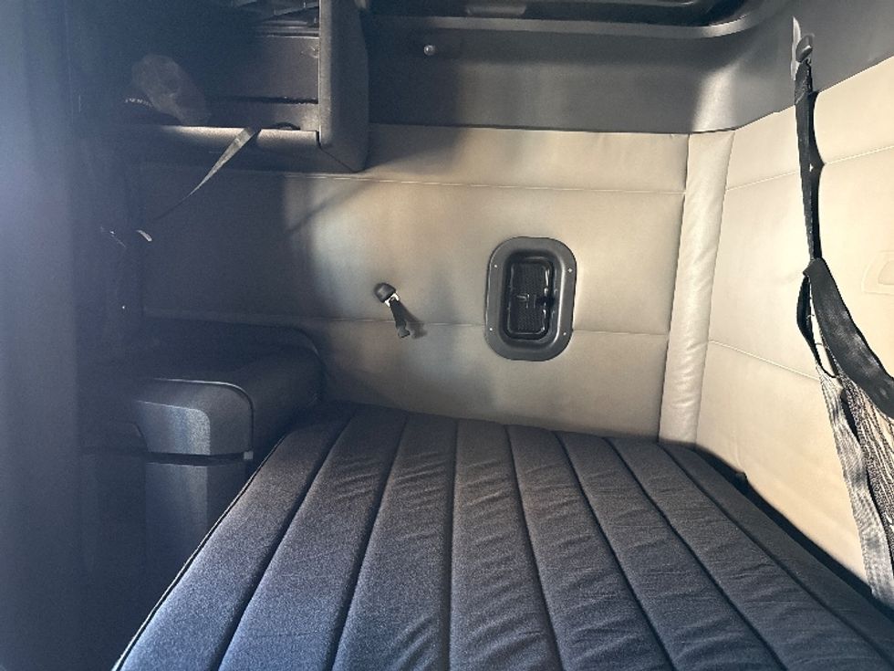 Sleeper Tractor-Heavy Duty Tractors-Freightliner-2021-T12664ST-Phoenix-AZ-663,873\n\t\tmiles-$ 50,250 - Image 19