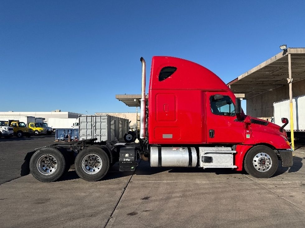 Sleeper Tractor-Heavy Duty Tractors-Freightliner-2021-T12664ST-Phoenix-AZ-663,873\n\t\tmiles-$ 50,250 - Image 8