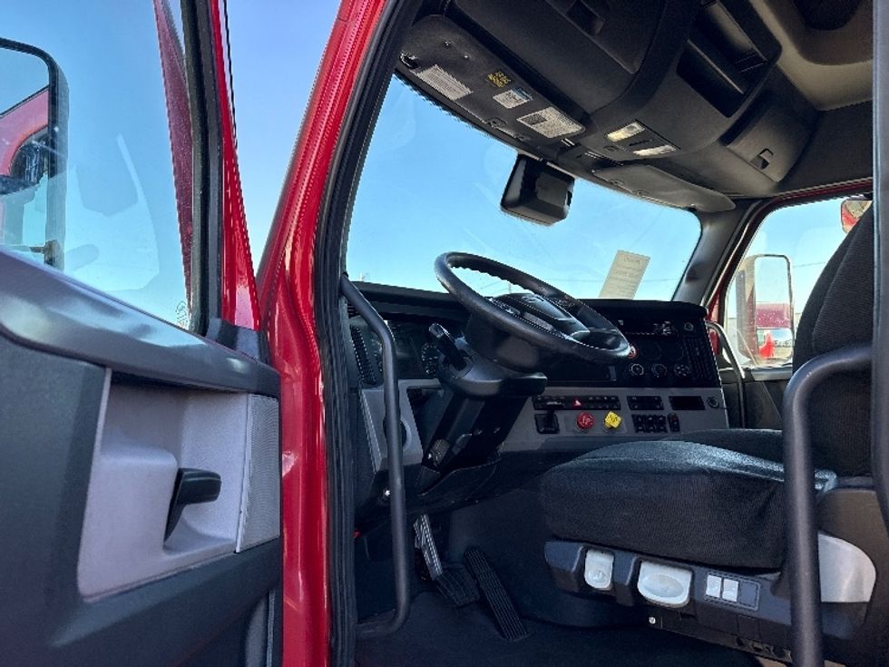 Sleeper Tractor-Heavy Duty Tractors-Freightliner-2021-T12664ST-Phoenix-AZ-663,873\n\t\tmiles-$ 50,250 - Image 9