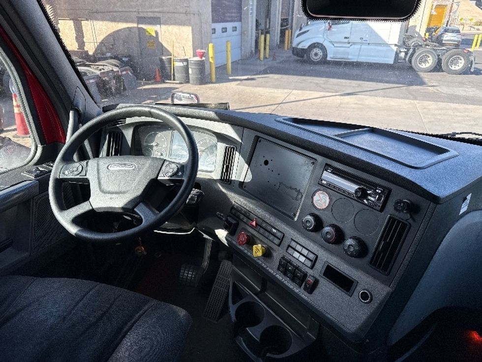 Sleeper Tractor-Heavy Duty Tractors-Freightliner-2021-T12664ST-Phoenix-AZ-672,917\n\t\tmiles-$ 49,500 - Image 11