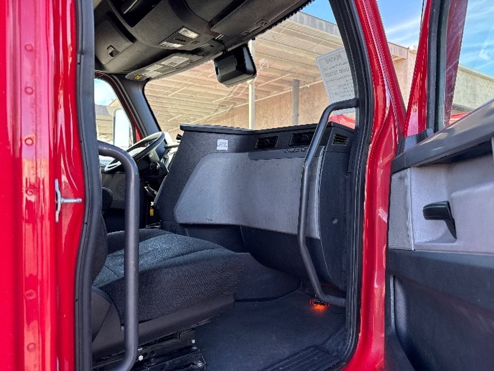 Sleeper Tractor-Heavy Duty Tractors-Freightliner-2021-T12664ST-Phoenix-AZ-672,917\n\t\tmiles-$ 49,500 - Image 13