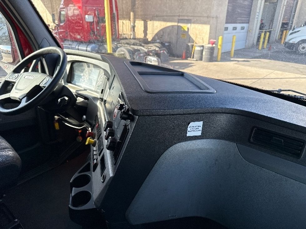 Sleeper Tractor-Heavy Duty Tractors-Freightliner-2021-T12664ST-Phoenix-AZ-672,917\n\t\tmiles-$ 49,500 - Image 15