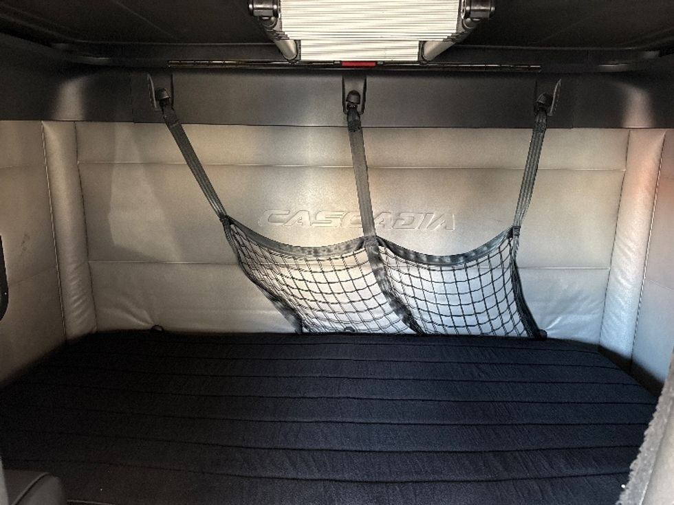 Sleeper Tractor-Heavy Duty Tractors-Freightliner-2021-T12664ST-Phoenix-AZ-672,917\n\t\tmiles-$ 49,500 - Image 16