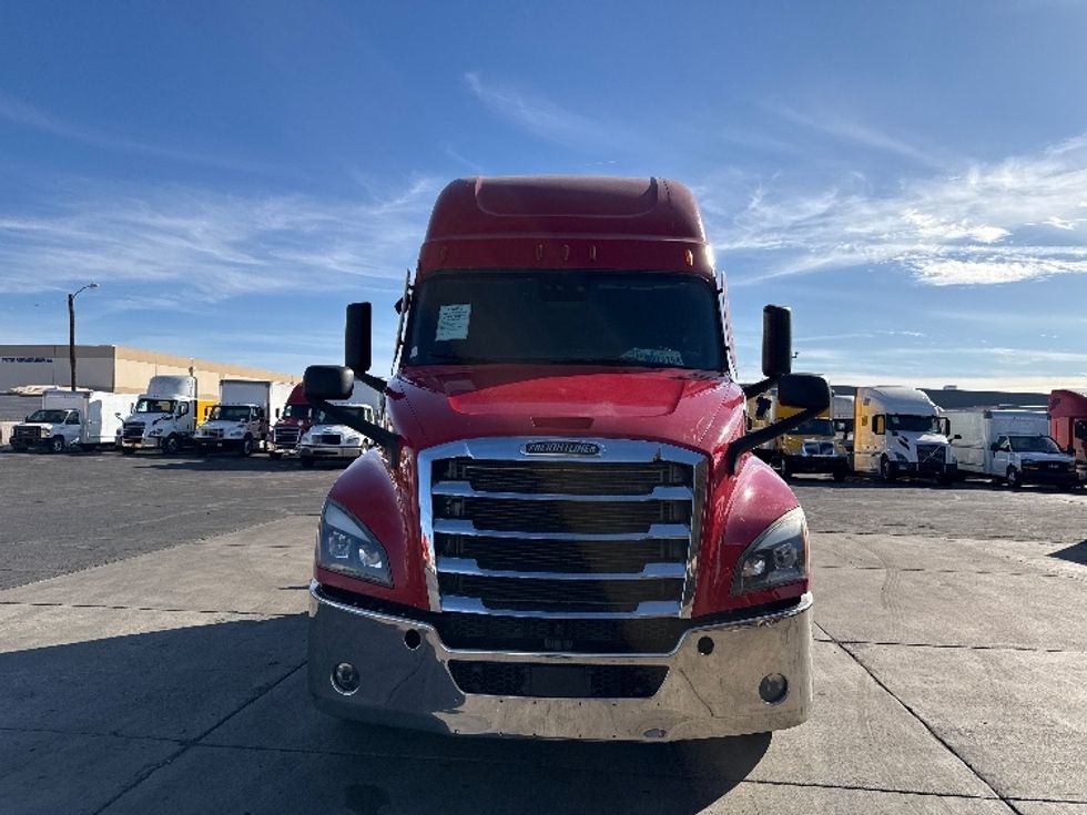 Sleeper Tractor-Heavy Duty Tractors-Freightliner-2021-T12664ST-Phoenix-AZ-672,917\n\t\tmiles-$ 49,500 - Image 2