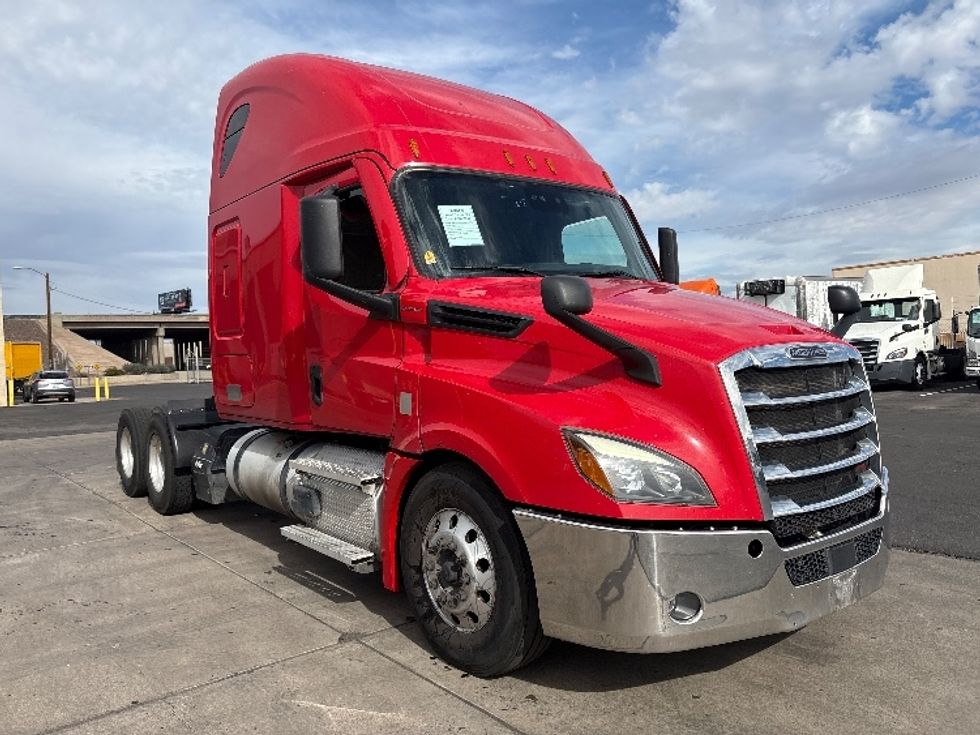 Sleeper Tractor-Heavy Duty Tractors-Freightliner-2021-T12664ST-Phoenix-AZ-673,542\n\t\tmiles-$ 49,500 - Image 1