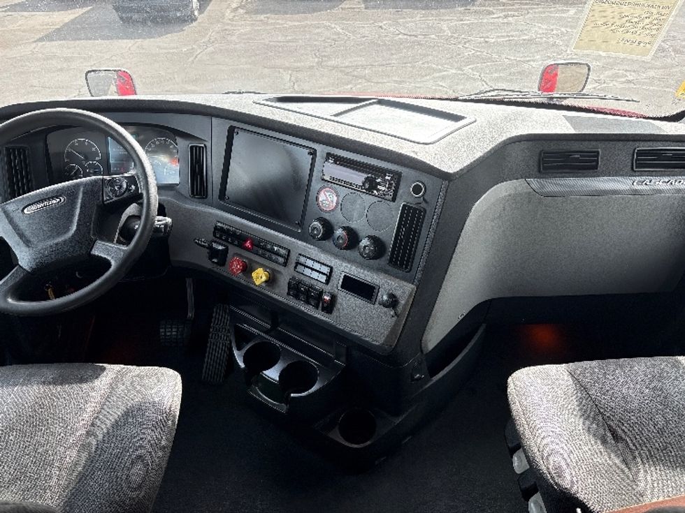 Sleeper Tractor-Heavy Duty Tractors-Freightliner-2021-T12664ST-Phoenix-AZ-673,542\n\t\tmiles-$ 49,500 - Image 12