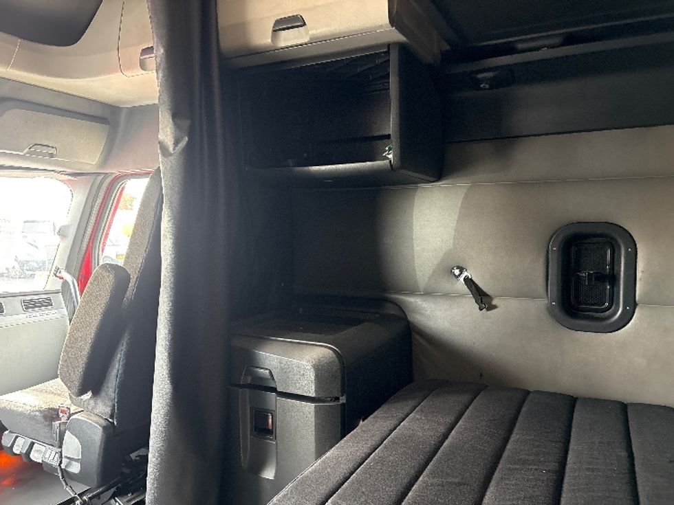 Sleeper Tractor-Heavy Duty Tractors-Freightliner-2021-T12664ST-Phoenix-AZ-673,542\n\t\tmiles-$ 49,500 - Image 19