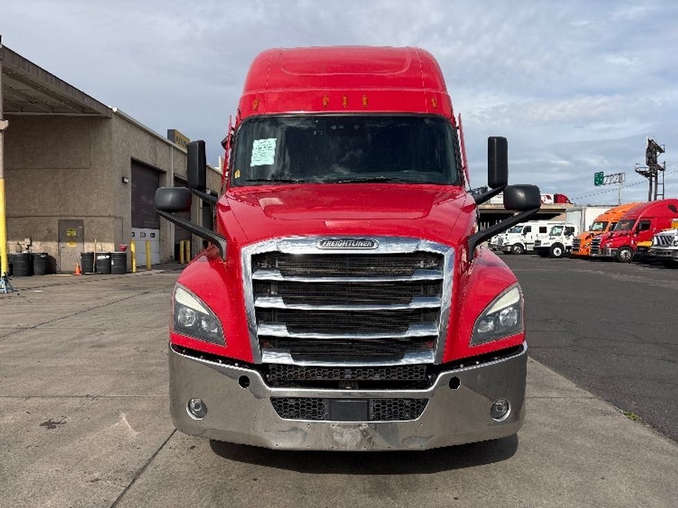 Sleeper Tractor-Heavy Duty Tractors-Freightliner-2021-T12664ST-Phoenix-AZ-673,542\n\t\tmiles-$ 49,500 - Image 2