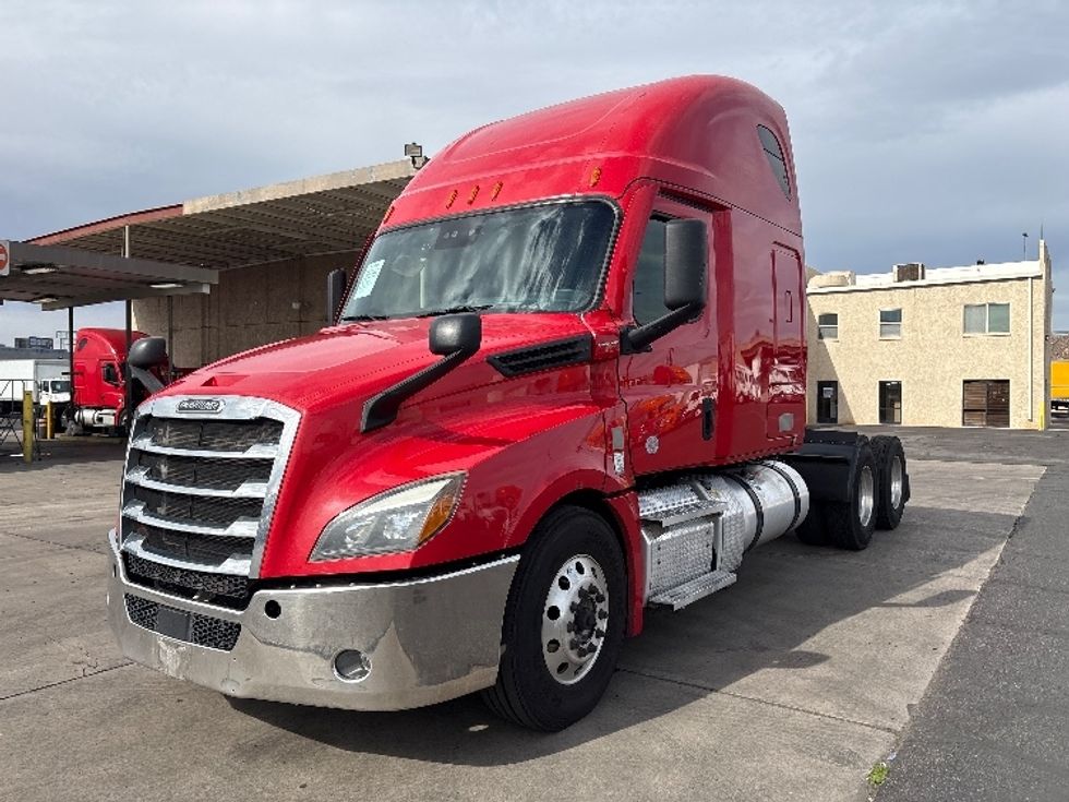 Sleeper Tractor-Heavy Duty Tractors-Freightliner-2021-T12664ST-Phoenix-AZ-673,542\n\t\tmiles-$ 49,500 - Image 3