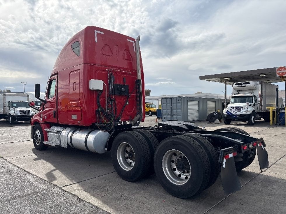 Sleeper Tractor-Heavy Duty Tractors-Freightliner-2021-T12664ST-Phoenix-AZ-673,542\n\t\tmiles-$ 49,500 - Image 5
