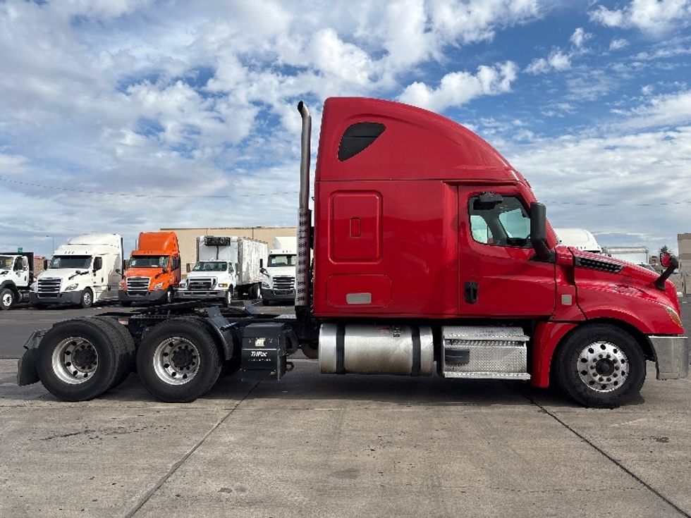Sleeper Tractor-Heavy Duty Tractors-Freightliner-2021-T12664ST-Phoenix-AZ-673,542\n\t\tmiles-$ 49,500 - Image 8