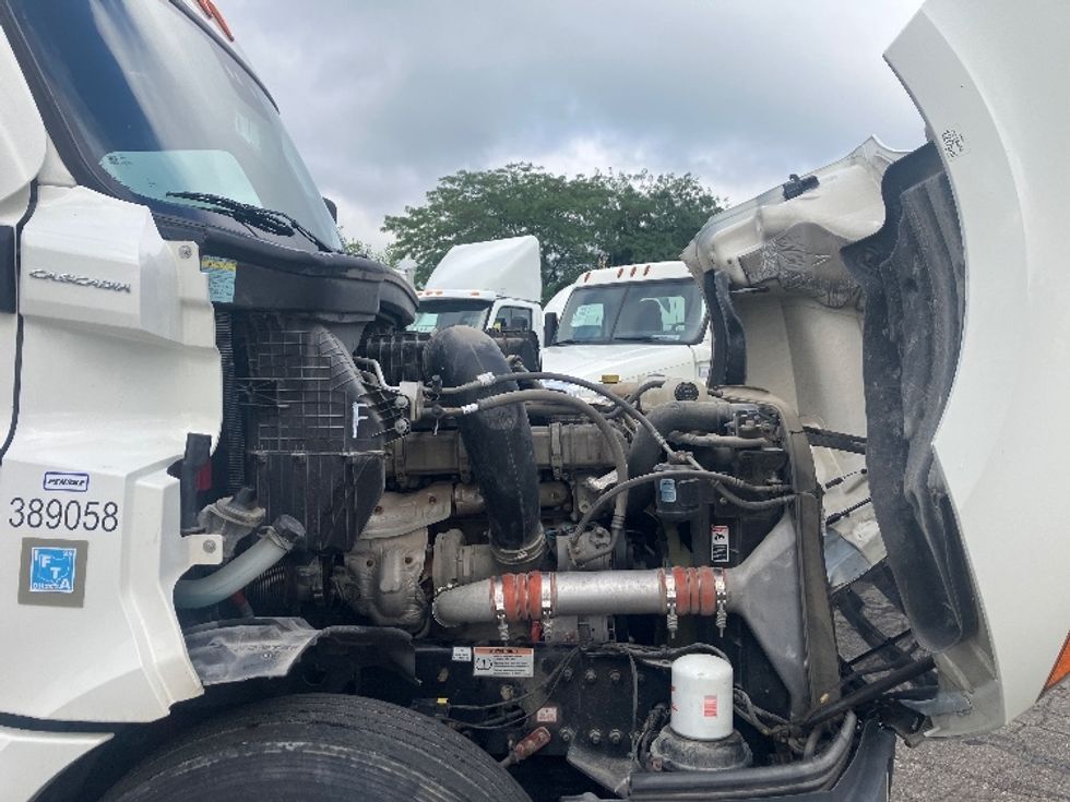 Sleeper Tractor-Heavy Duty Tractors-Freightliner-2021-T12664ST-Piqua-OH-311,917\n\t\tmiles-$ 85,750 - Image 20