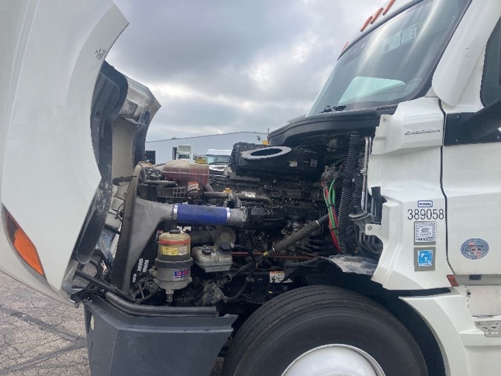 Sleeper Tractor-Heavy Duty Tractors-Freightliner-2021-T12664ST-Piqua-OH-311,917\n\t\tmiles-$ 85,750 - Image 21