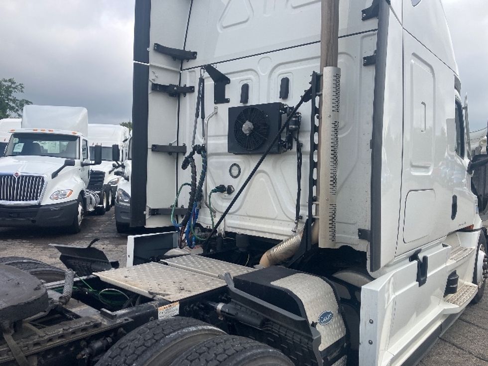 Sleeper Tractor-Heavy Duty Tractors-Freightliner-2021-T12664ST-Piqua-OH-311,917\n\t\tmiles-$ 85,750 - Image 23
