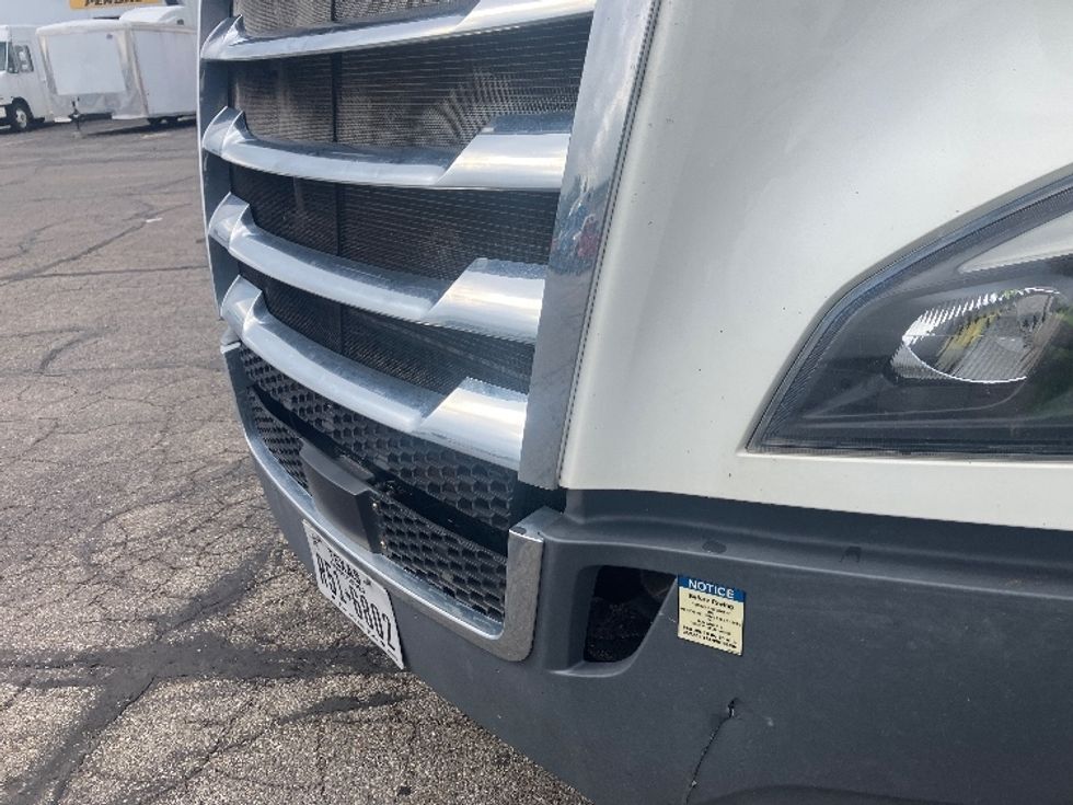 Sleeper Tractor-Heavy Duty Tractors-Freightliner-2021-T12664ST-Piqua-OH-311,917\n\t\tmiles-$ 85,750 - Image 26