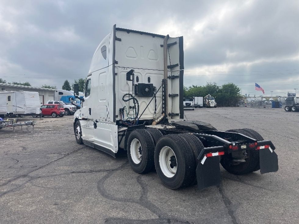 Sleeper Tractor-Heavy Duty Tractors-Freightliner-2021-T12664ST-Piqua-OH-311,917\n\t\tmiles-$ 85,750 - Image 5