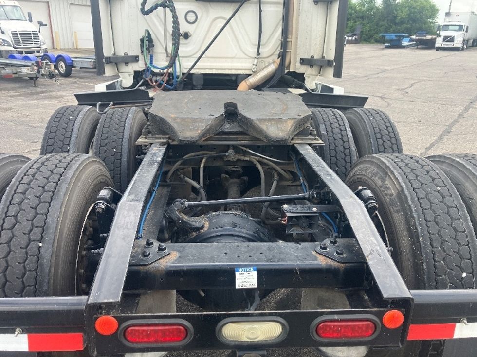 Sleeper Tractor-Heavy Duty Tractors-Freightliner-2021-T12664ST-Piqua-OH-311,917\n\t\tmiles-$ 85,750 - Image 6