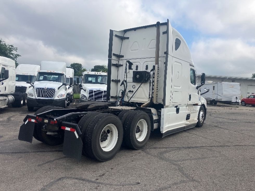 Sleeper Tractor-Heavy Duty Tractors-Freightliner-2021-T12664ST-Piqua-OH-311,917\n\t\tmiles-$ 85,750 - Image 7