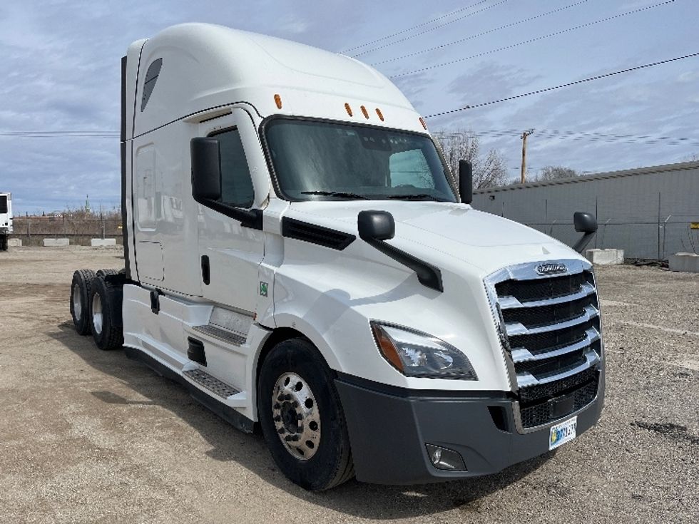 Sleeper Tractor-Heavy Duty Tractors-Freightliner-2021-T12664ST-Piqua-OH-368,841\n\t\tmiles-$ 68,000 - Image 1