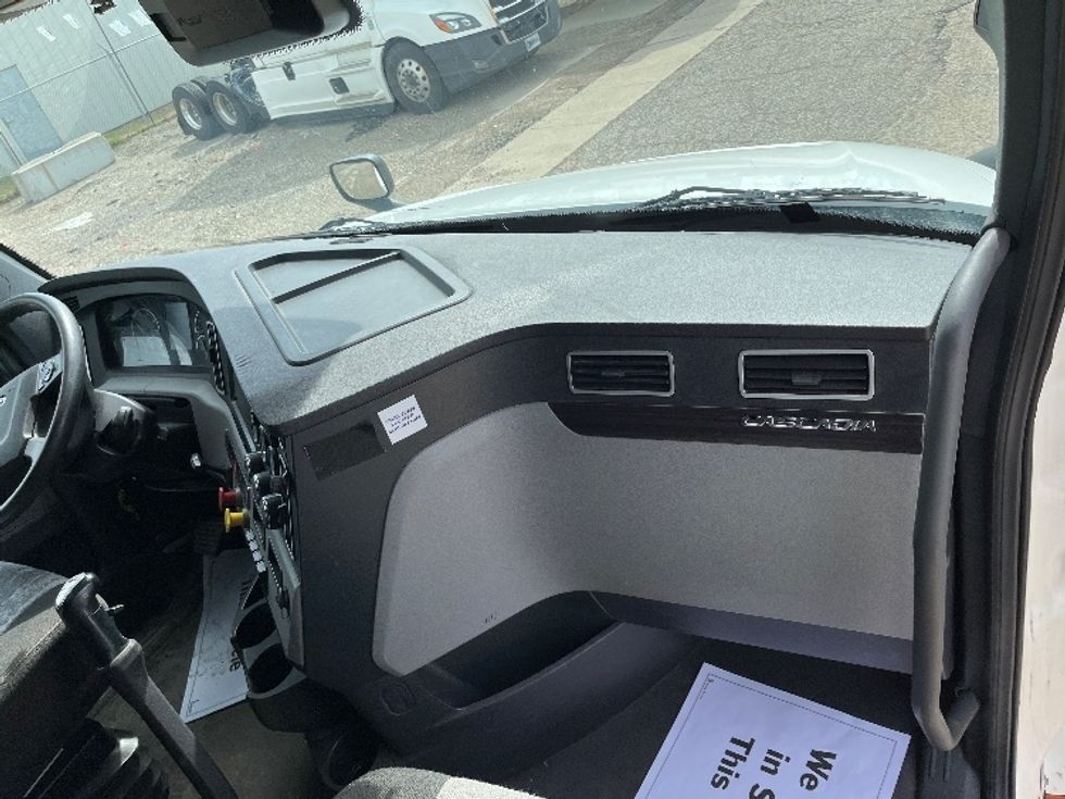 Sleeper Tractor-Heavy Duty Tractors-Freightliner-2021-T12664ST-Piqua-OH-368,841\n\t\tmiles-$ 68,000 - Image 14