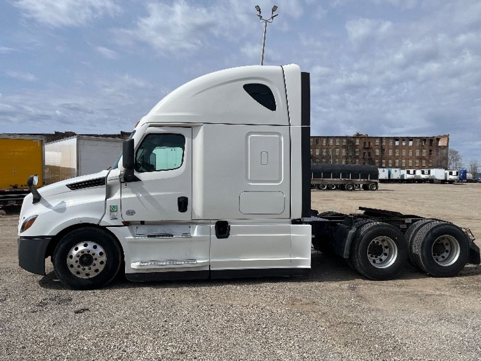 Sleeper Tractor-Heavy Duty Tractors-Freightliner-2021-T12664ST-Piqua-OH-368,841\n\t\tmiles-$ 68,000 - Image 4
