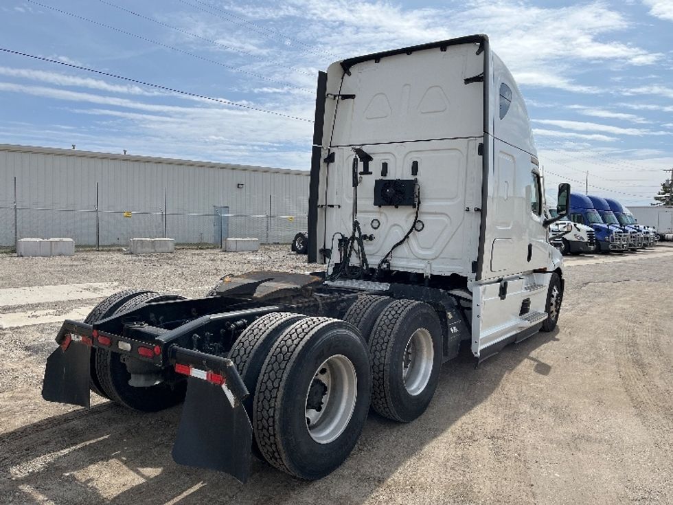 Sleeper Tractor-Heavy Duty Tractors-Freightliner-2021-T12664ST-Piqua-OH-368,841\n\t\tmiles-$ 68,000 - Image 7