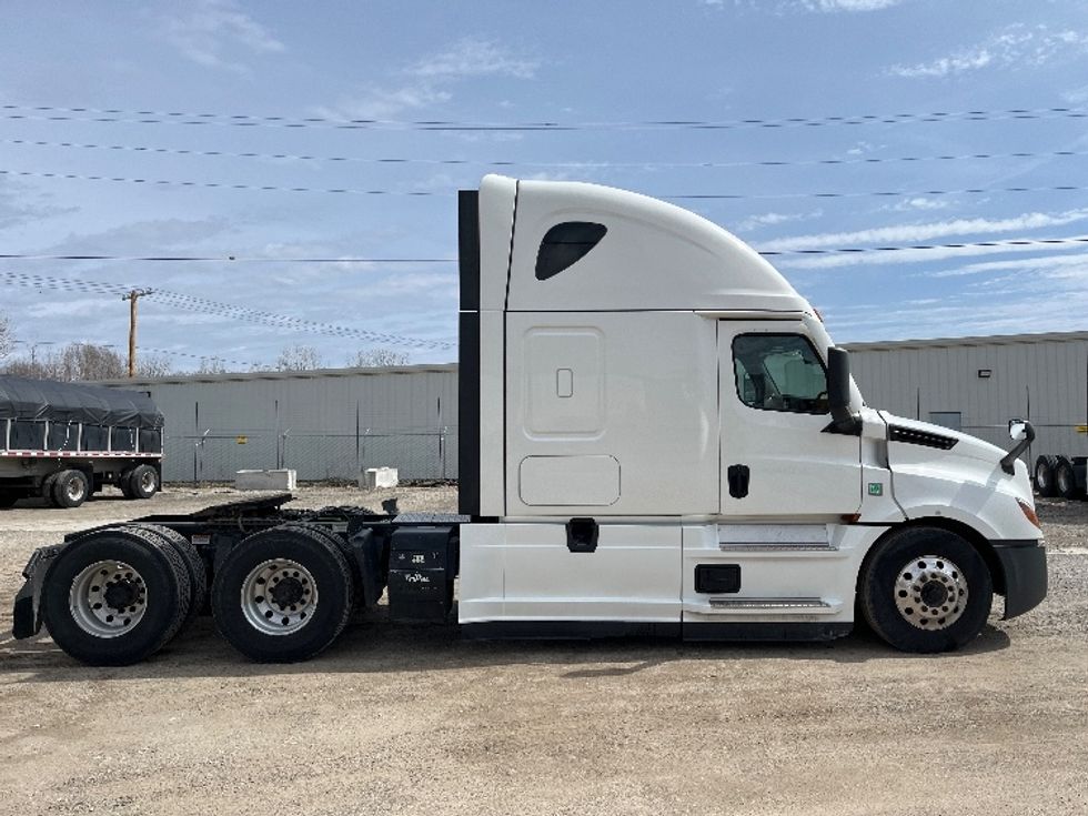 Sleeper Tractor-Heavy Duty Tractors-Freightliner-2021-T12664ST-Piqua-OH-368,841\n\t\tmiles-$ 68,000 - Image 8