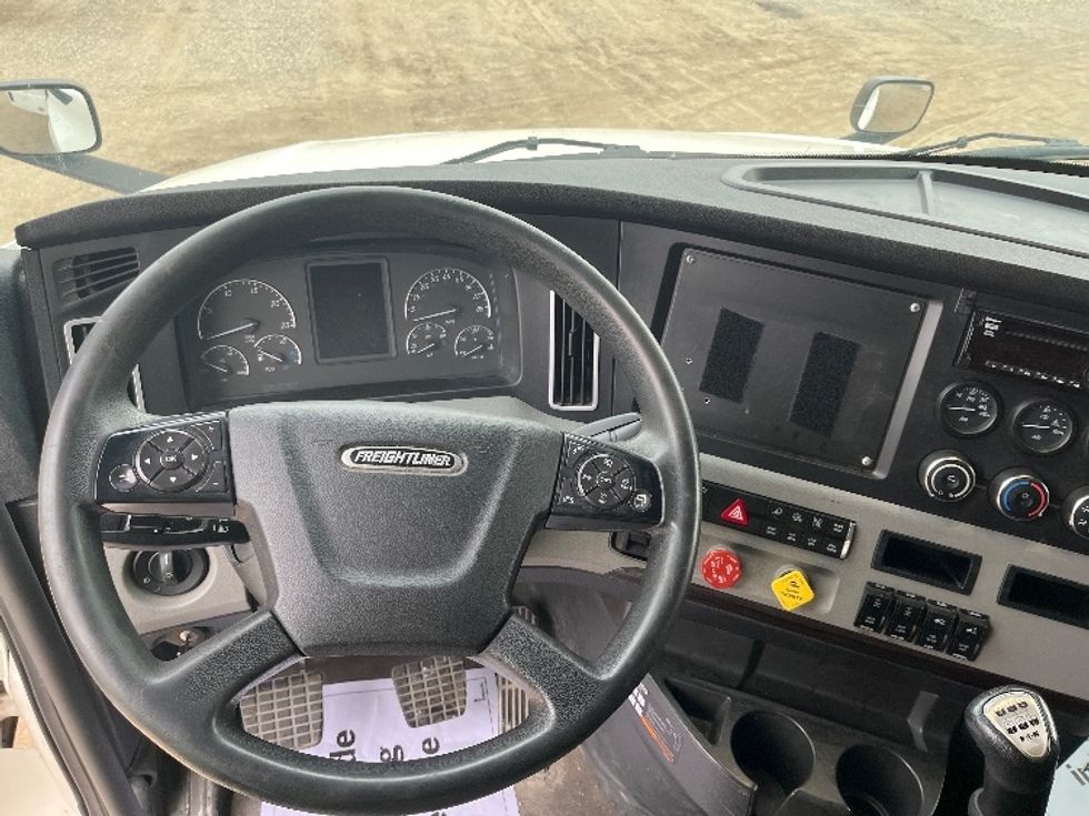 Sleeper Tractor-Heavy Duty Tractors-Freightliner-2021-T12664ST-Piqua-OH-538,683\n\t\tmiles-$ 53,250 - Image 11