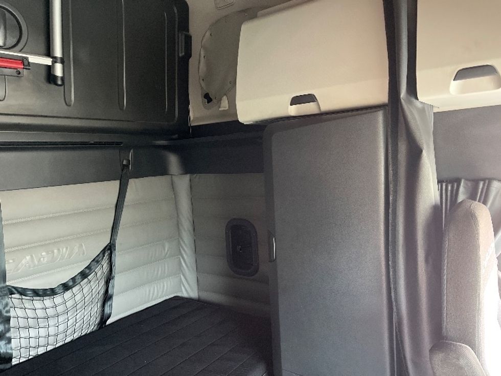 Sleeper Tractor-Heavy Duty Tractors-Freightliner-2021-T12664ST-Piqua-OH-538,683\n\t\tmiles-$ 53,250 - Image 18