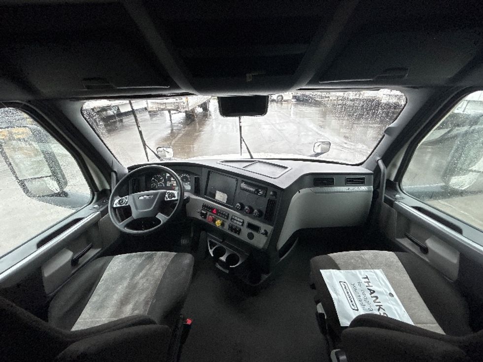 Sleeper Tractor-Heavy Duty Tractors-Freightliner-2021-T12664ST-Piqua-OH-584,760\n\t\tmiles-$ 55,750 - Image 12