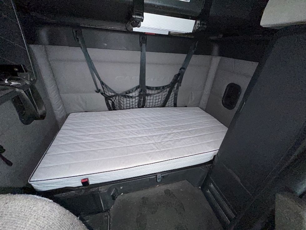 Sleeper Tractor-Heavy Duty Tractors-Freightliner-2021-T12664ST-Piqua-OH-584,760\n\t\tmiles-$ 55,750 - Image 17