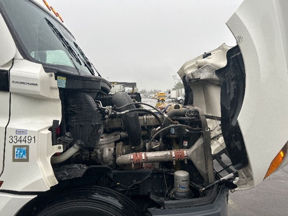 Sleeper Tractor-Heavy Duty Tractors-Freightliner-2021-T12664ST-Piqua-OH-584,760\n\t\tmiles-$ 55,750 - Image 20