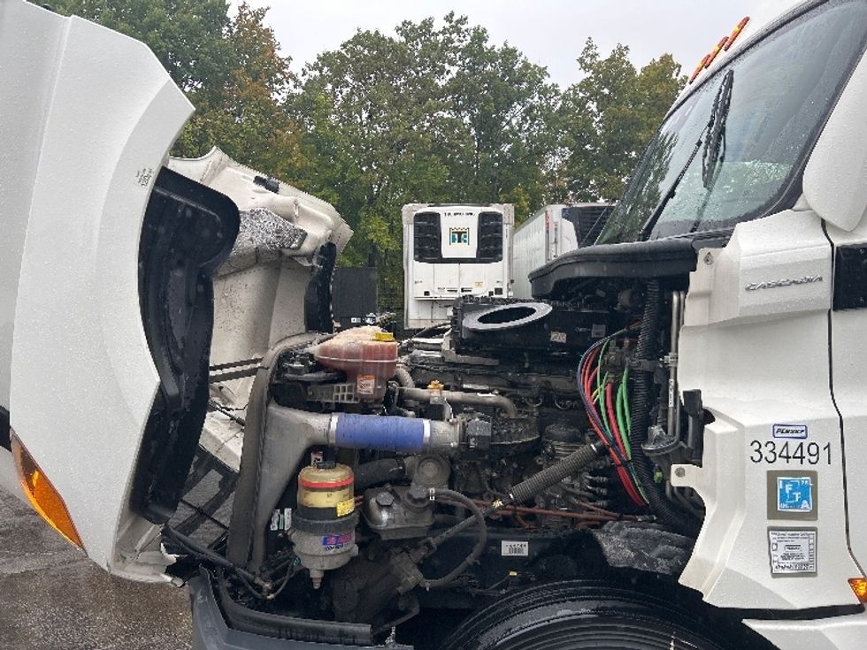 Sleeper Tractor-Heavy Duty Tractors-Freightliner-2021-T12664ST-Piqua-OH-584,760\n\t\tmiles-$ 55,750 - Image 21