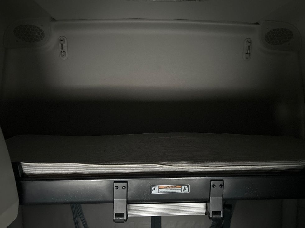 Sleeper Tractor-Heavy Duty Tractors-Freightliner-2021-T12664ST-Piqua-OH-584,760\n\t\tmiles-$ 55,750 - Image 22