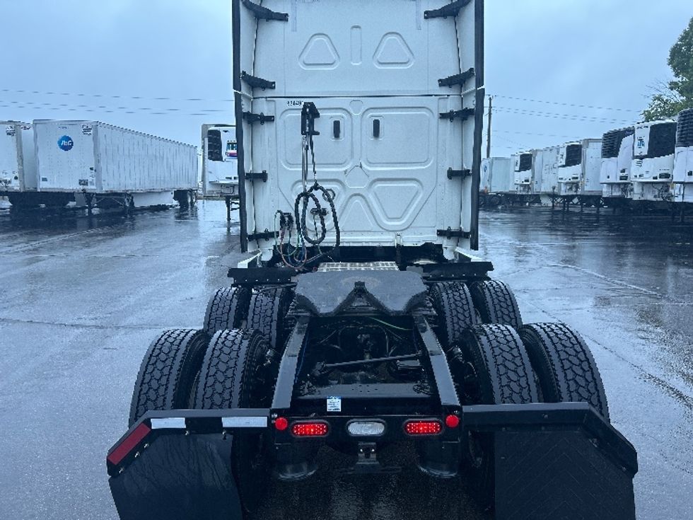 Sleeper Tractor-Heavy Duty Tractors-Freightliner-2021-T12664ST-Piqua-OH-584,760\n\t\tmiles-$ 55,750 - Image 6