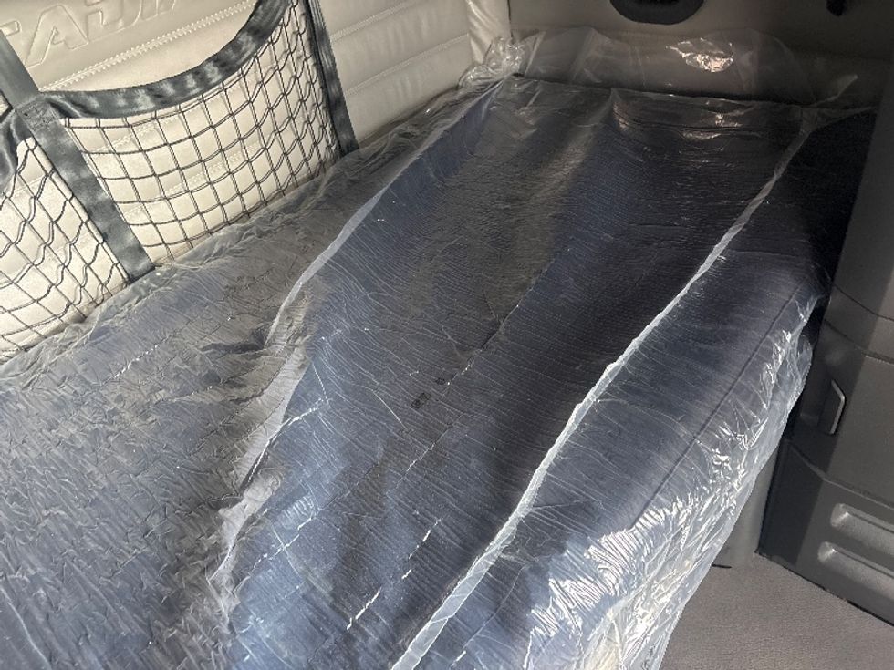 Sleeper Tractor-Heavy Duty Tractors-Freightliner-2021-T12664ST-Piqua-OH-595,600\n\t\tmiles-$ 50,000 - Image 17