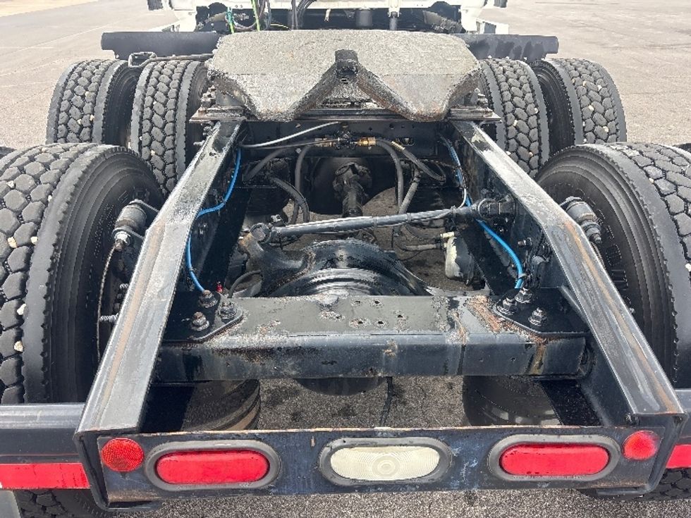 Sleeper Tractor-Heavy Duty Tractors-Freightliner-2021-T12664ST-Piqua-OH-596,695\n\t\tmiles-$ 50,500 - Image 6