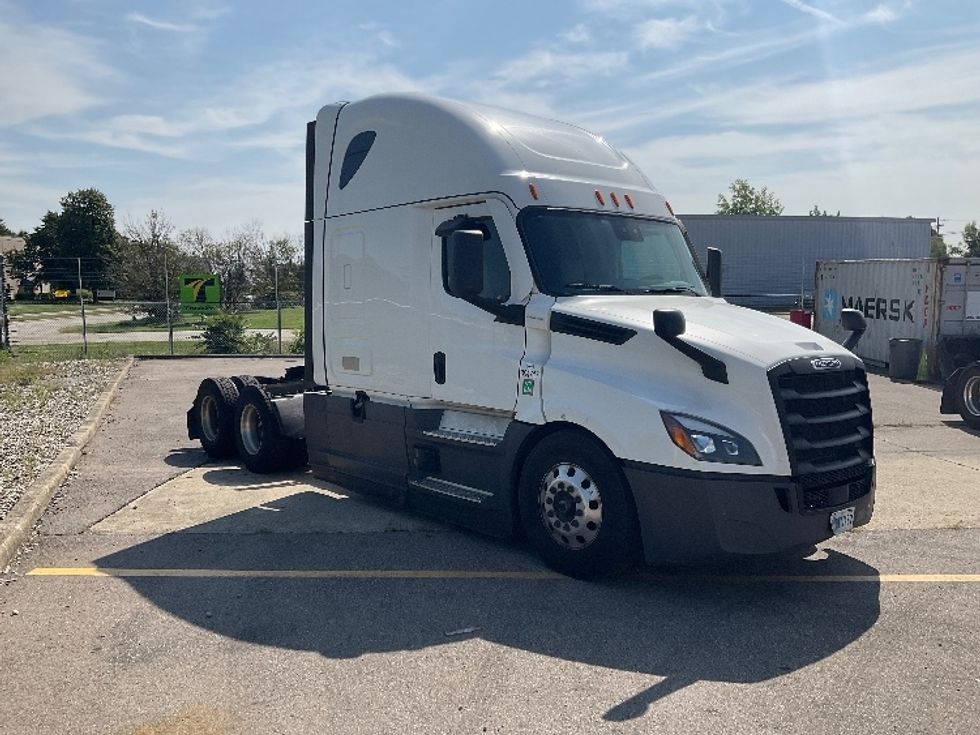 Sleeper Tractor-Heavy Duty Tractors-Freightliner-2021-T12664ST-Piqua-OH-744,873\n\t\tmiles-$ 50,000 - Image 1