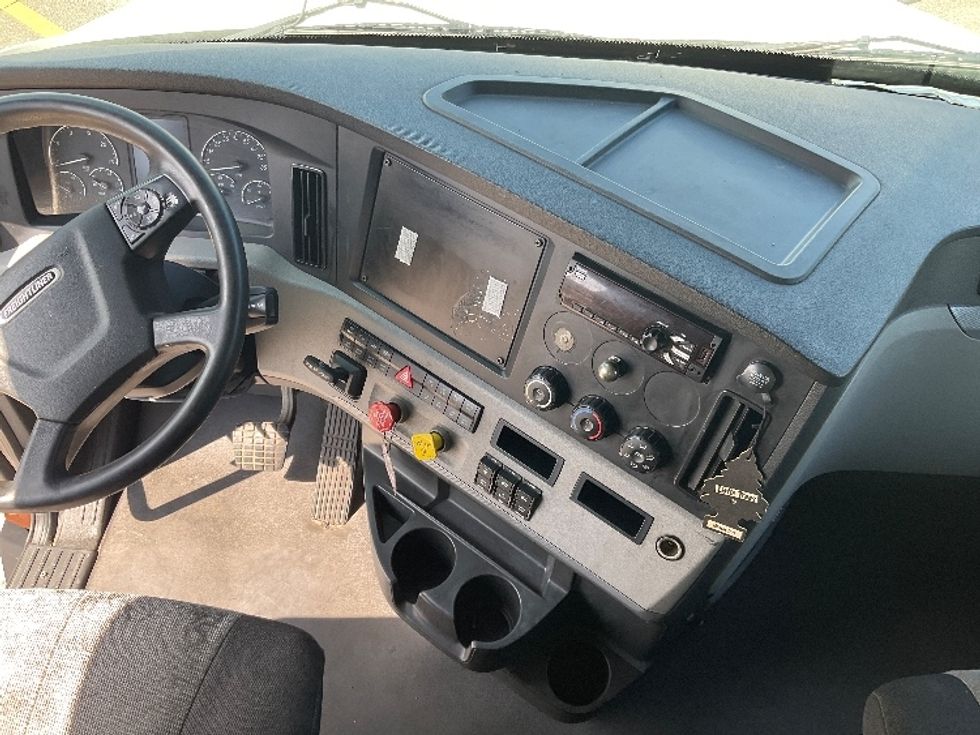 Sleeper Tractor-Heavy Duty Tractors-Freightliner-2021-T12664ST-Piqua-OH-744,873\n\t\tmiles-$ 50,000 - Image 12