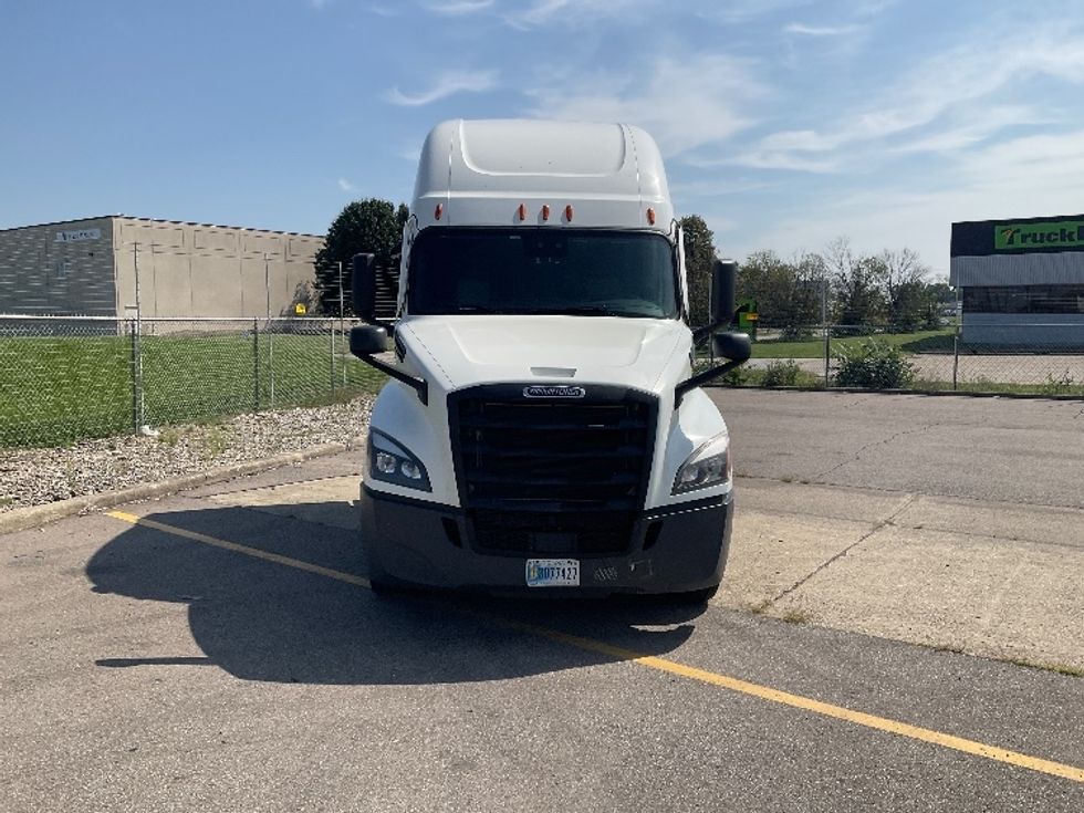 Sleeper Tractor-Heavy Duty Tractors-Freightliner-2021-T12664ST-Piqua-OH-744,873\n\t\tmiles-$ 50,000 - Image 2