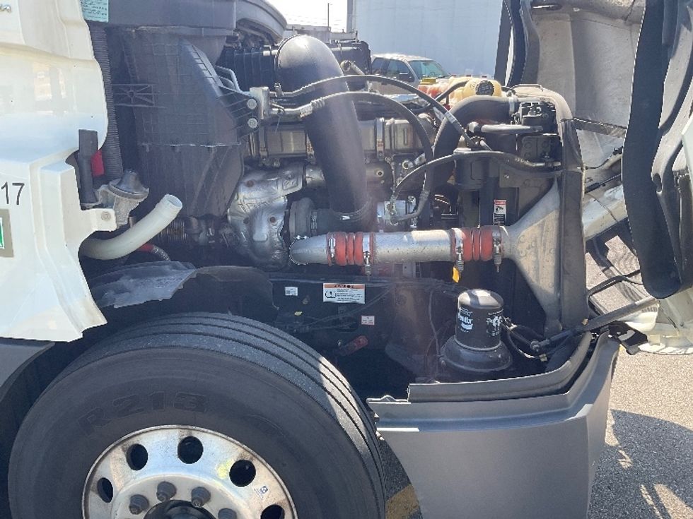 Sleeper Tractor-Heavy Duty Tractors-Freightliner-2021-T12664ST-Piqua-OH-744,873\n\t\tmiles-$ 50,000 - Image 21
