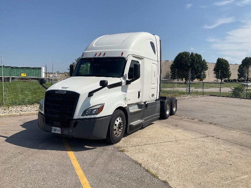 Sleeper Tractor-Heavy Duty Tractors-Freightliner-2021-T12664ST-Piqua-OH-744,873\n\t\tmiles-$ 50,000 - Image 3
