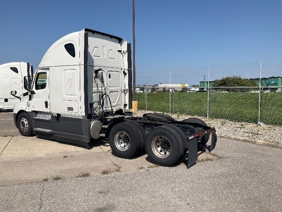 Sleeper Tractor-Heavy Duty Tractors-Freightliner-2021-T12664ST-Piqua-OH-744,873\n\t\tmiles-$ 50,000 - Image 5