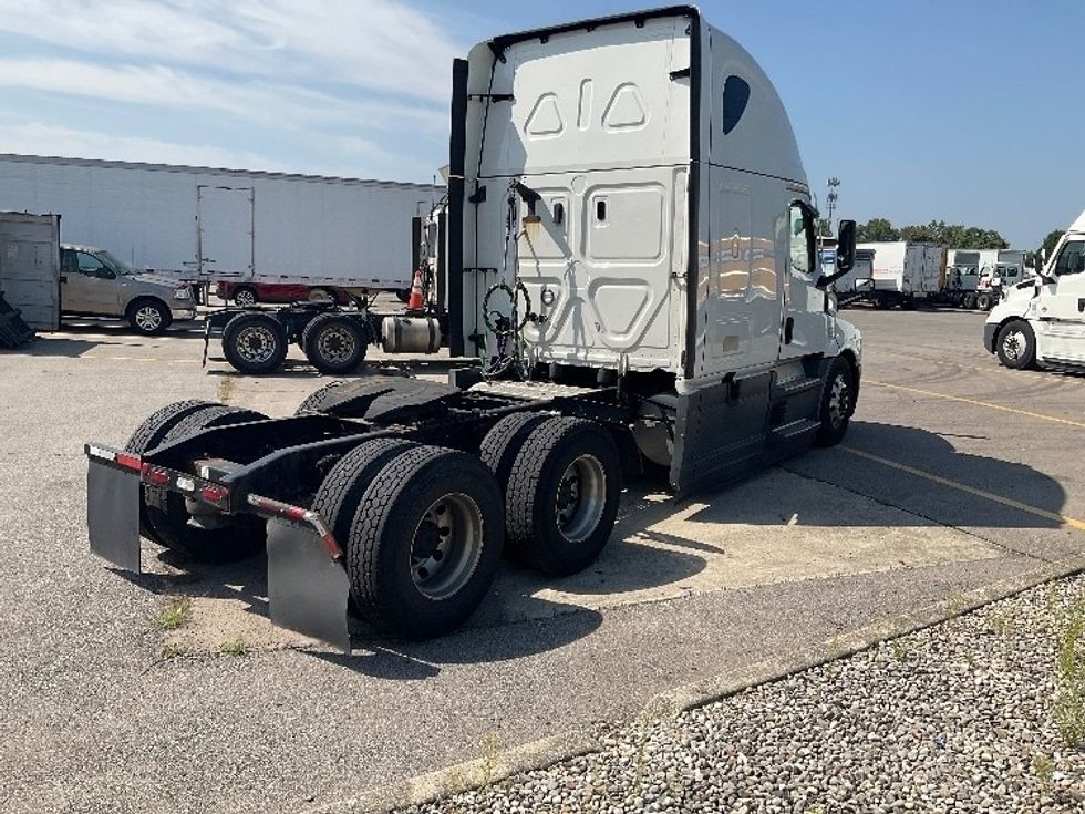 Sleeper Tractor-Heavy Duty Tractors-Freightliner-2021-T12664ST-Piqua-OH-744,873\n\t\tmiles-$ 50,000 - Image 7